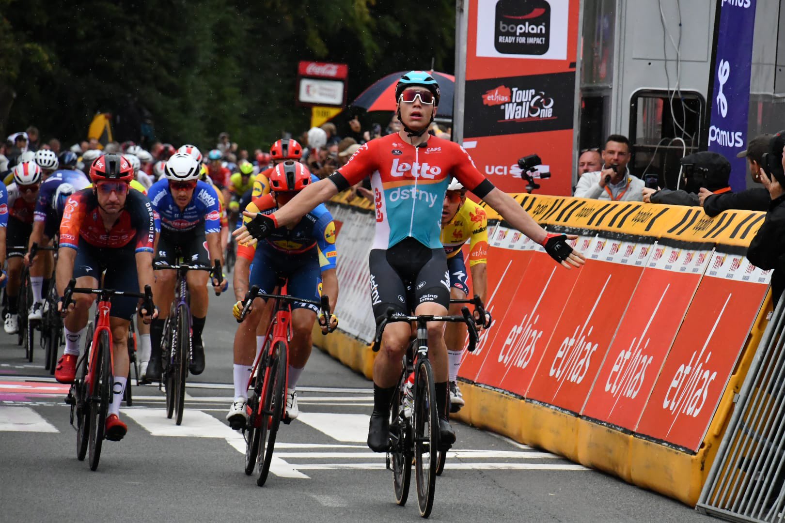 Арно Де Ли мастерски выиграл спринт на втором этапе «Тура Валлонии»