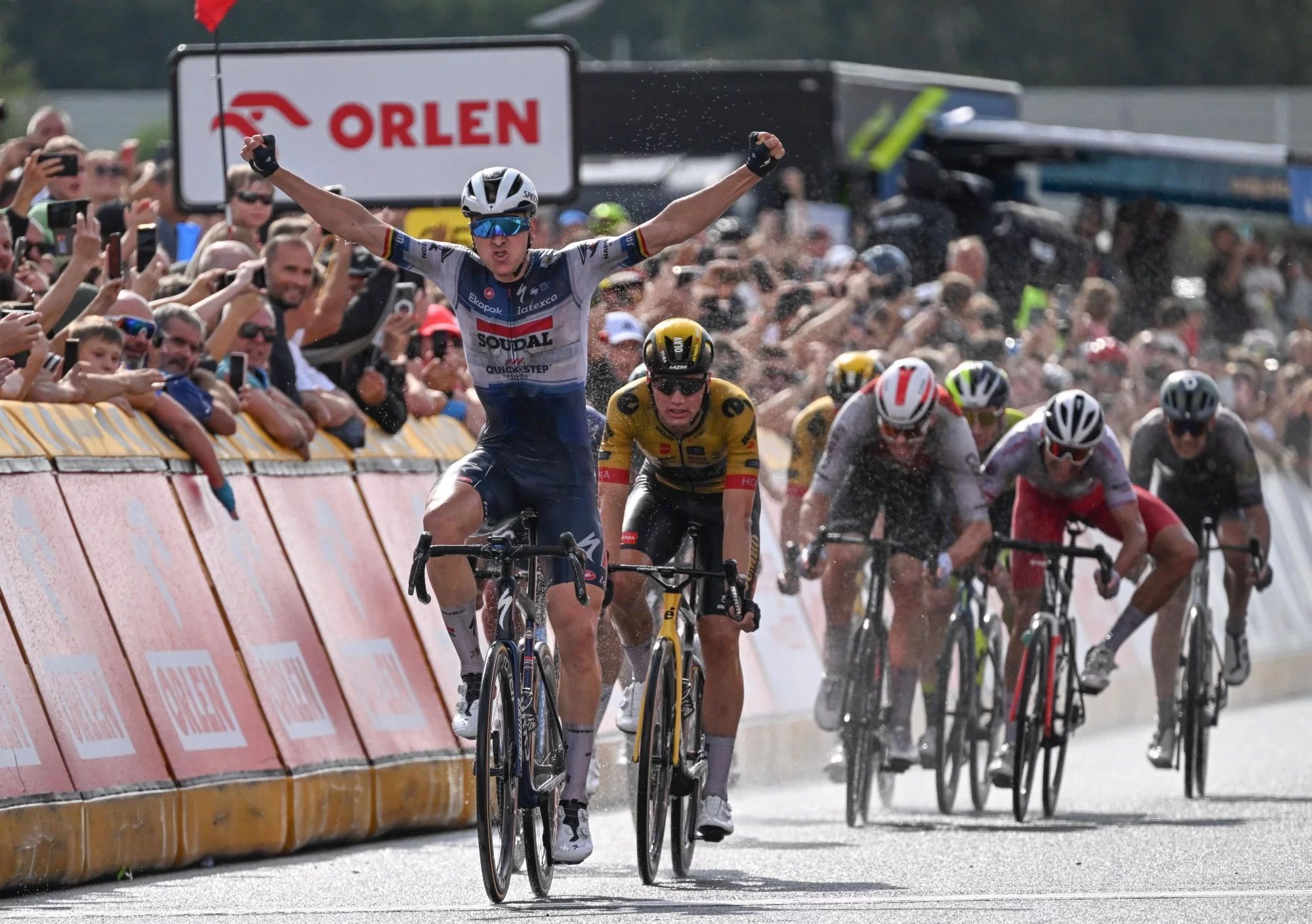 Тим Мерлир выиграл спринт на первом этапе «Тура Польши»