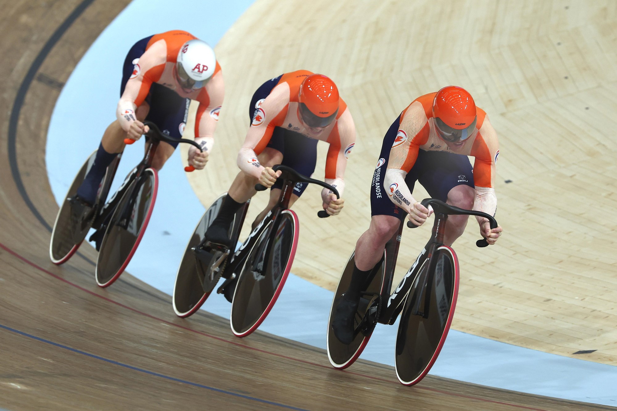 Голландцы обыграли австралийцев в командном спринте на чемпионате мира по трековому велоспорту