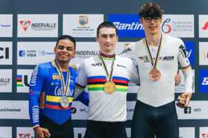 Франсиско Харамильо Камачо (слева), Никита Кирильцев (в центре) и Пит-Колин Флемминг