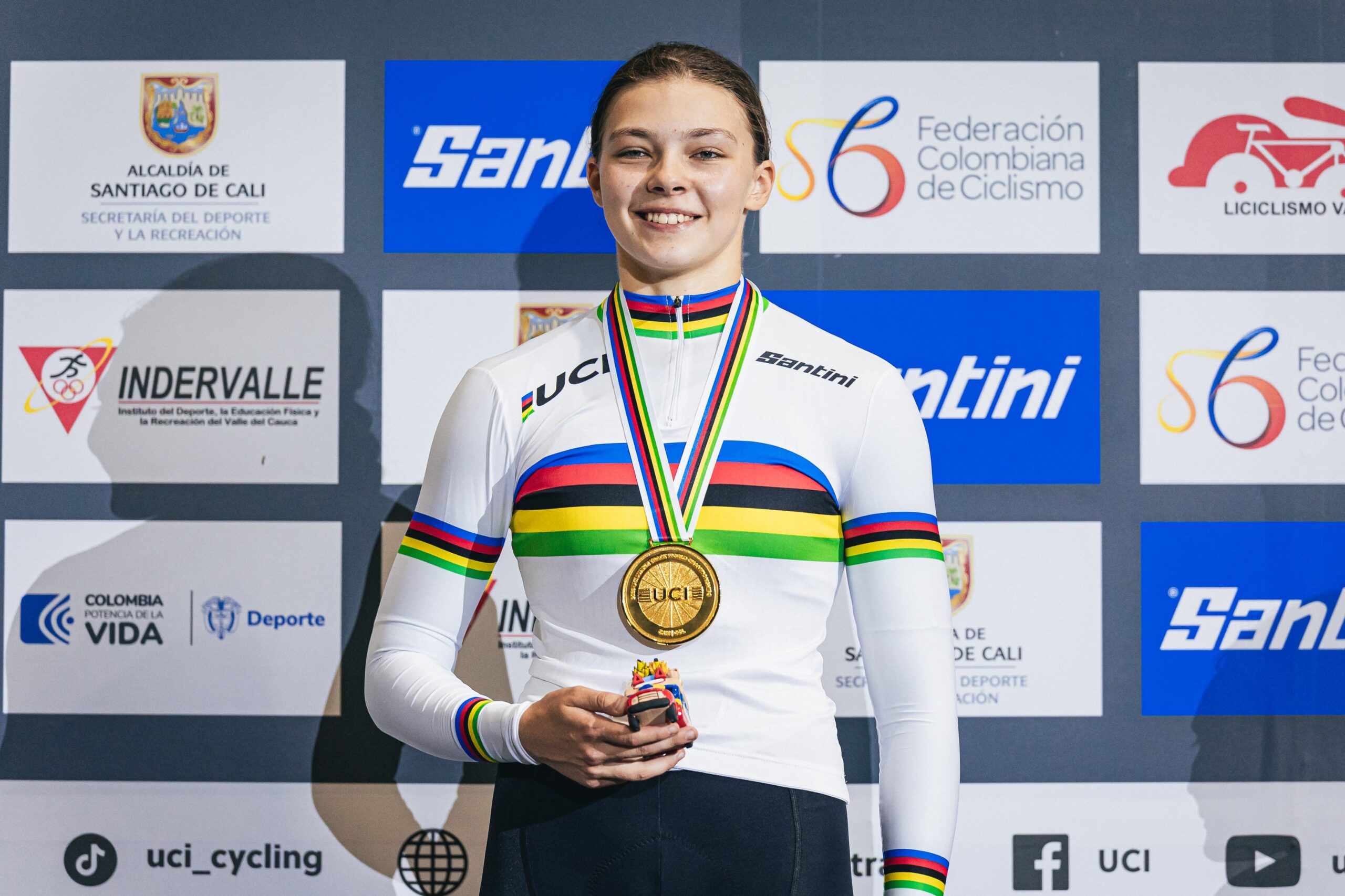 Елизавета Солозобова стала чемпионкой мира среди юниорок в трековом спринте