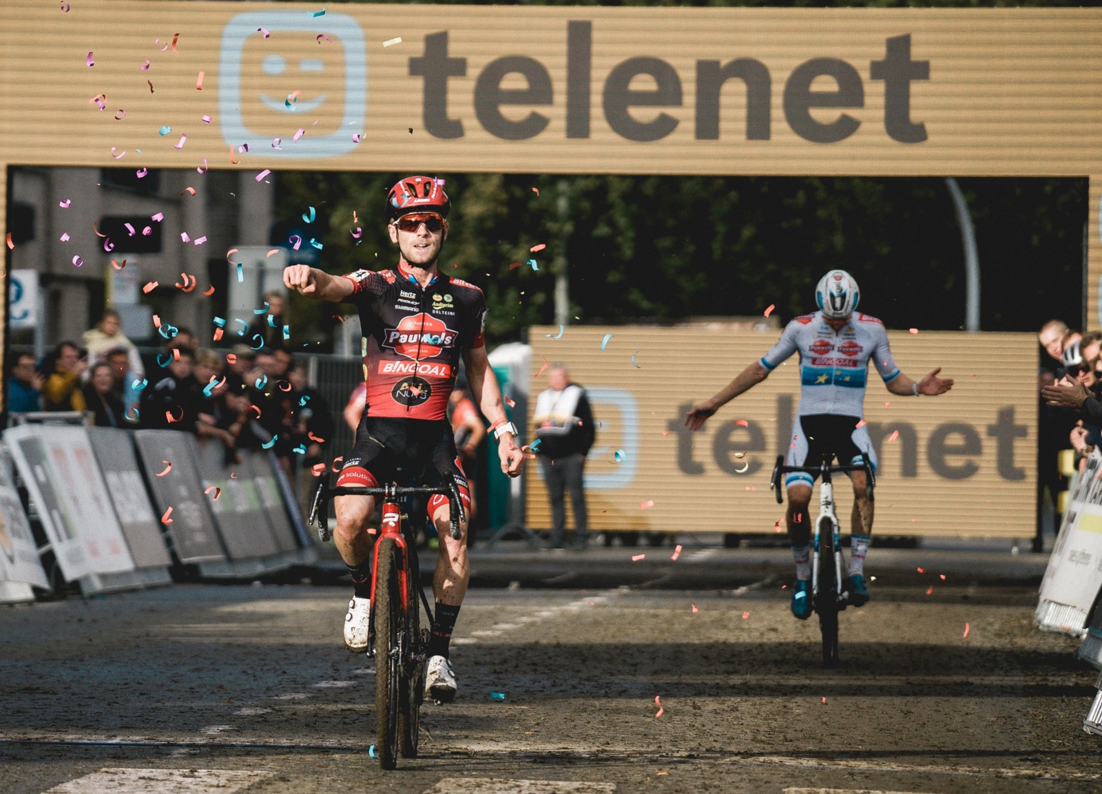 Эли Изербит выиграл велокросс-гонку Оверейсе из серии Superprestige