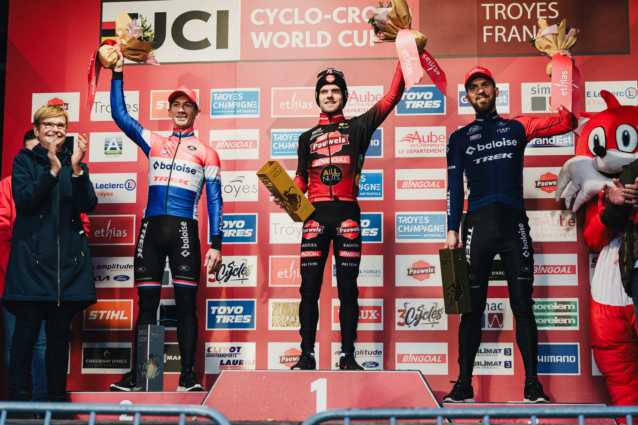 Эли Изербит выиграл четвёртый этап Кубка мира по велокроссу в Труа