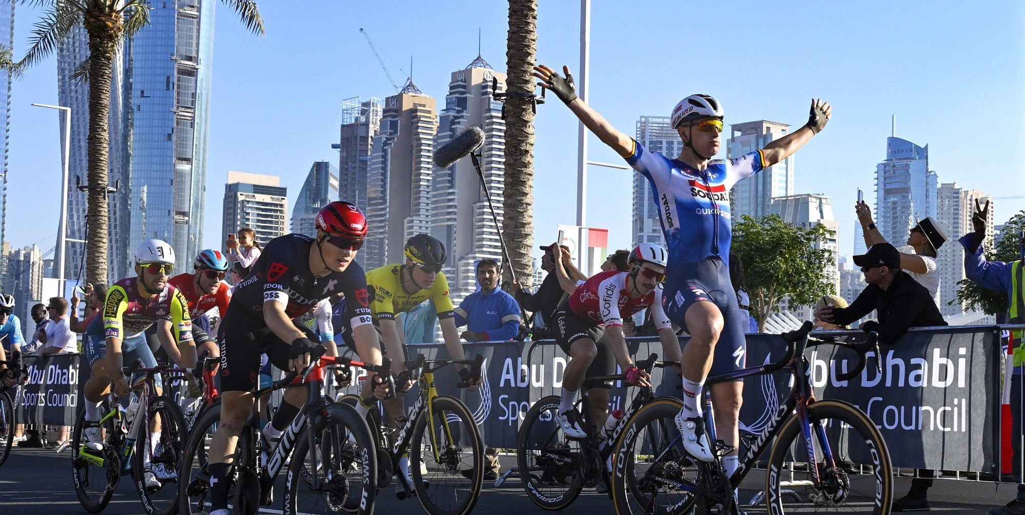 Тим Мерлир выиграл четвёртый этап велосипедного «Тура ОАЭ»