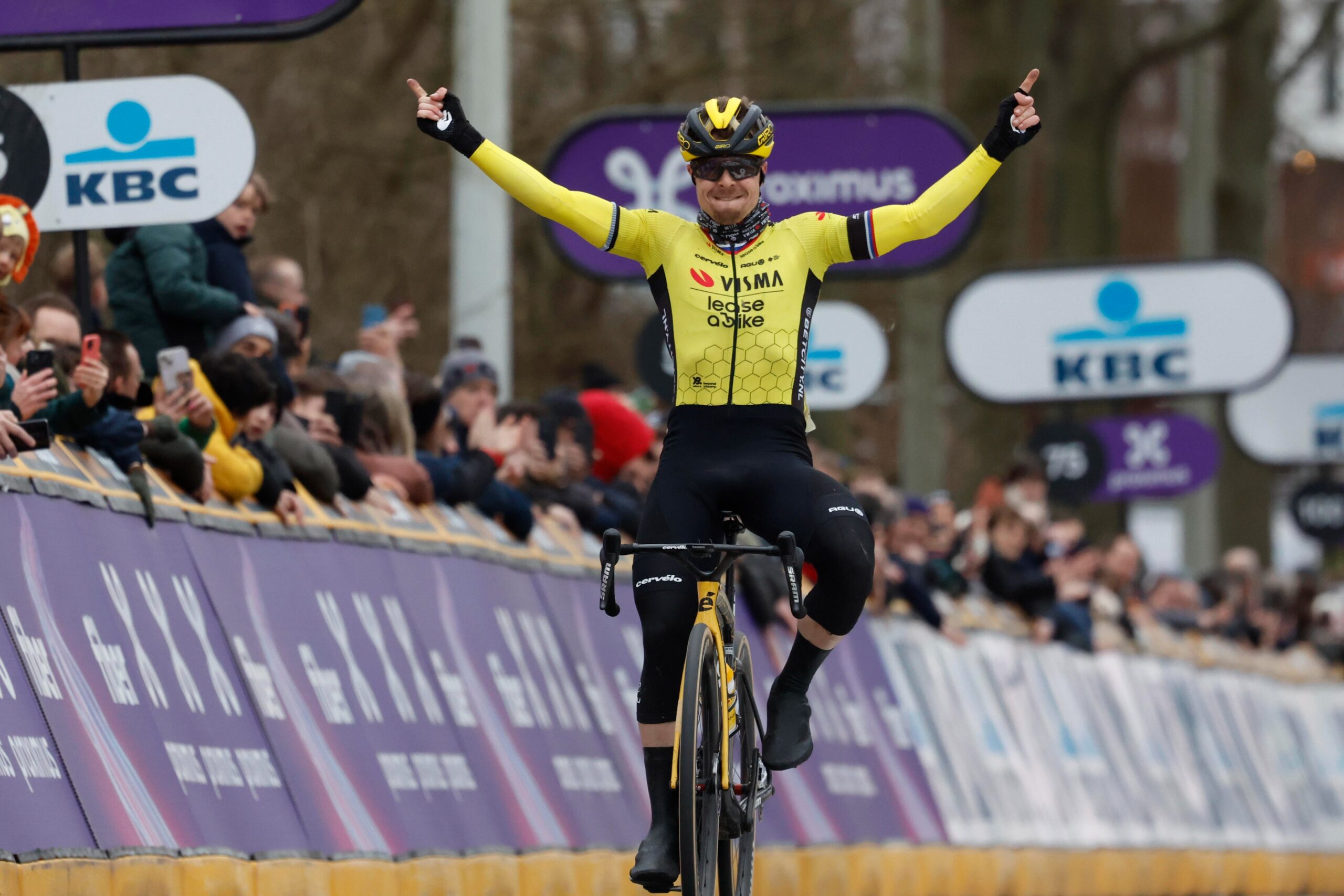 Ян Тратник выиграл одну из самых престижных велогонок мира — Omloop Het Nieuwsblad