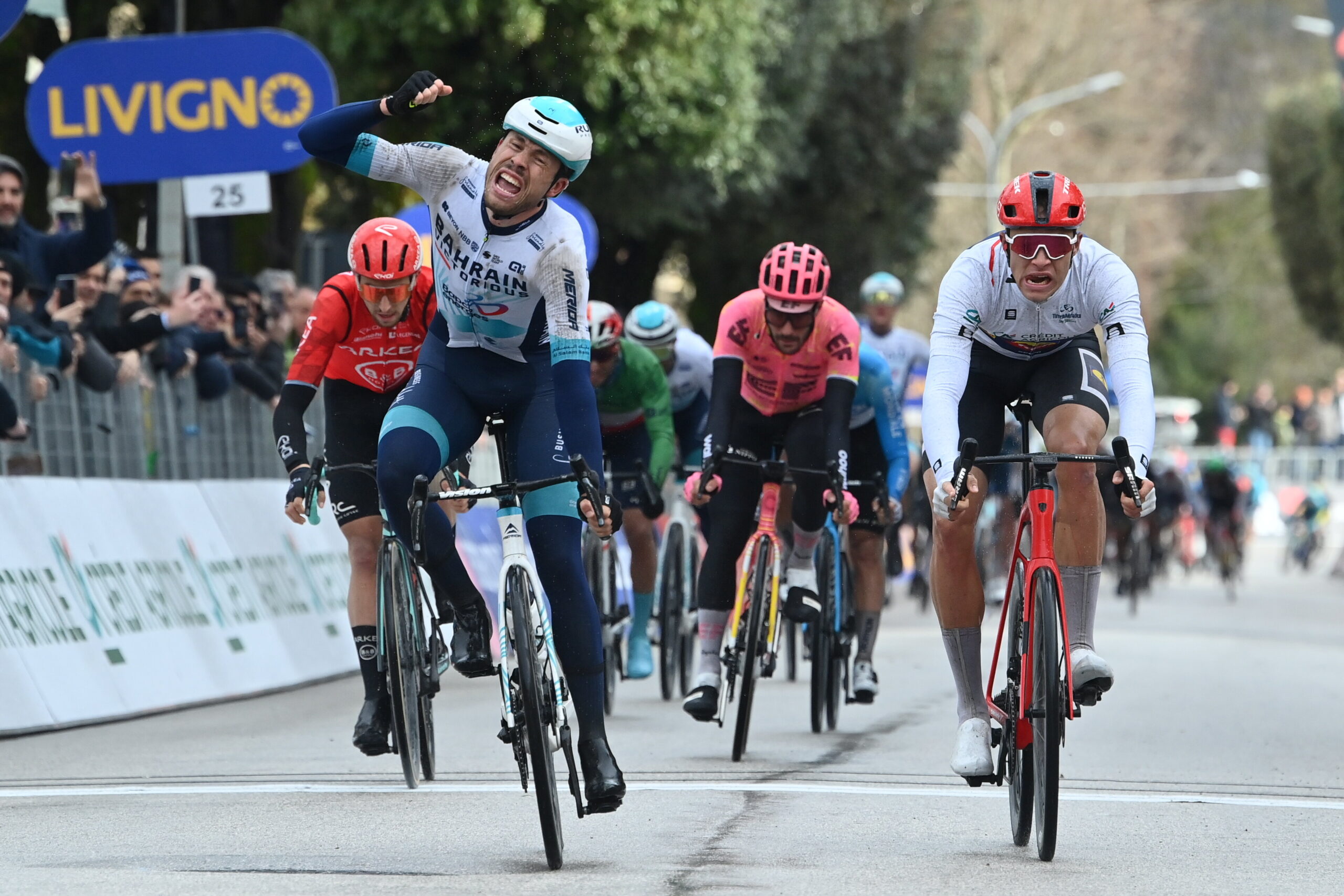 Фил Баухаус выиграл третий этап велогонки «Тиррено — Адриатико»