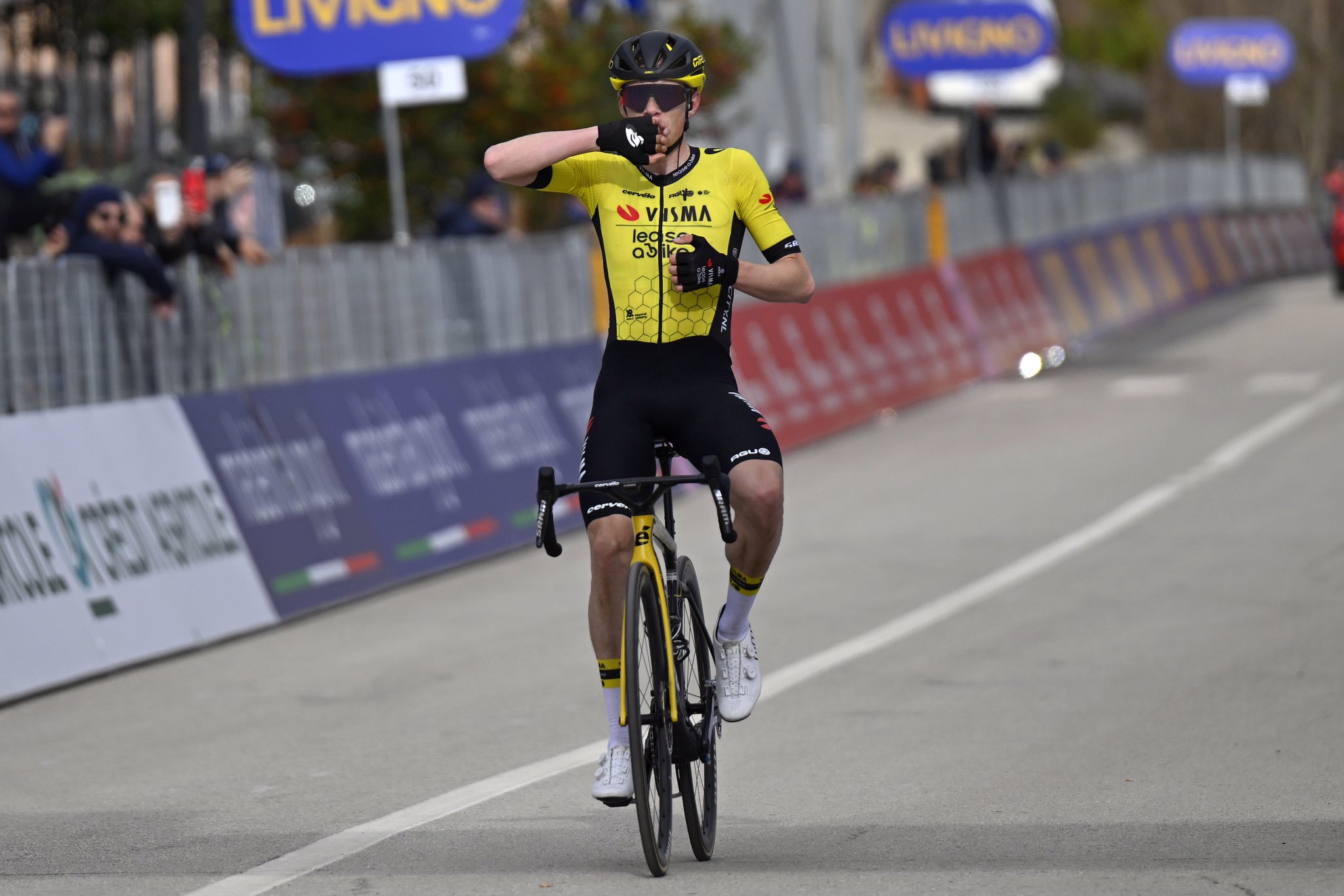 Йонас Вингегор мощной атакой выиграл пятый этап велогонки «Тиррено — Адриатико»