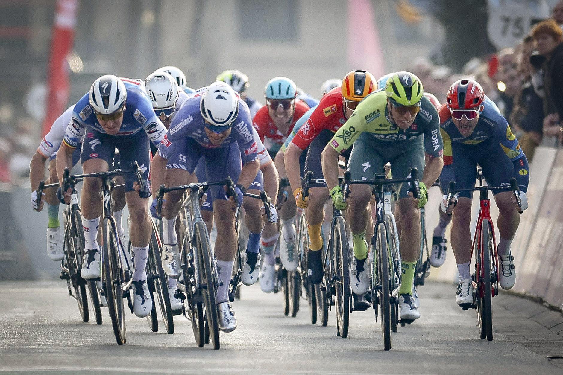 Йеспер Филипсен выиграл велогонку Classic Brugge-De Panne