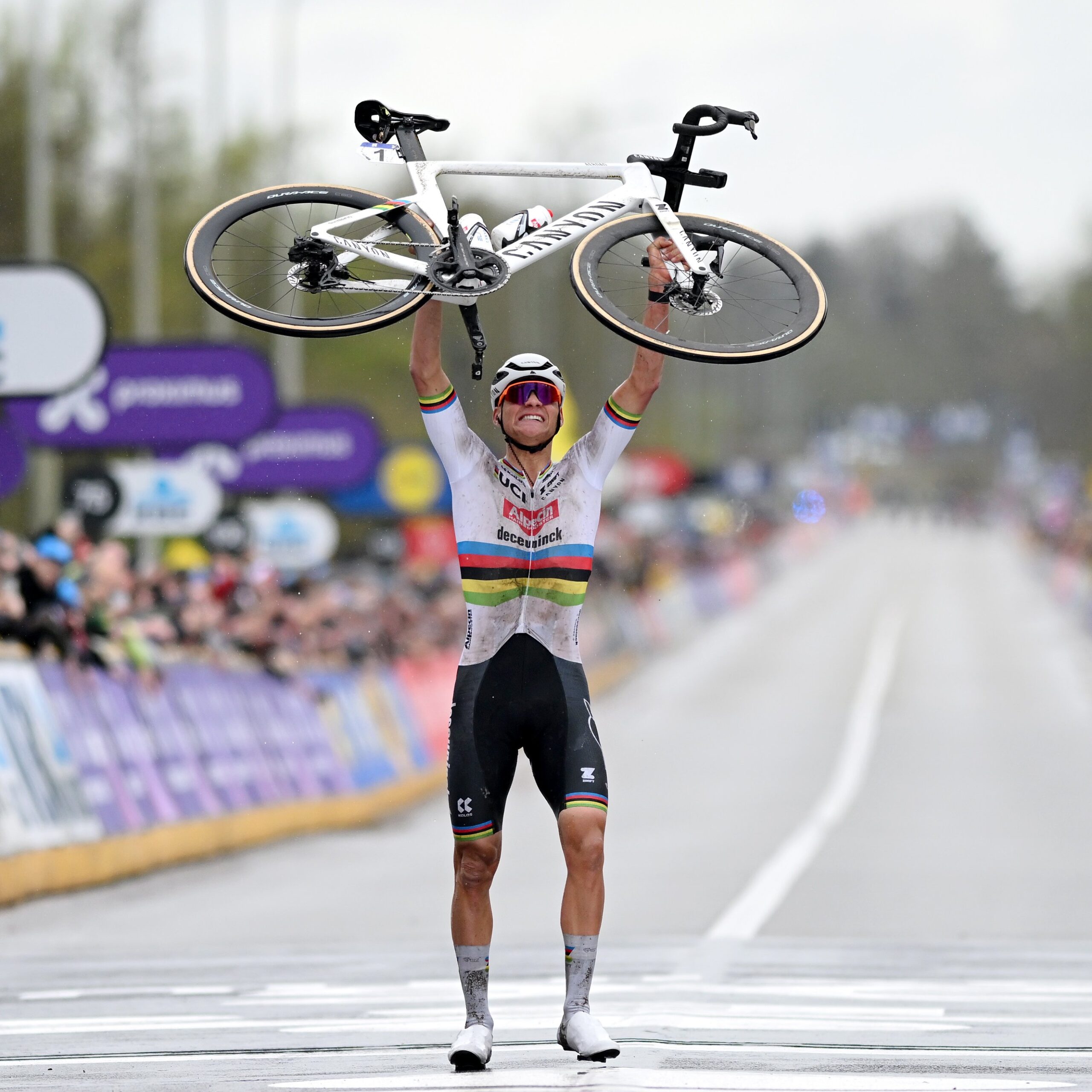 Матье ван дер Пул одержал победу на «Туре Фландрии — 2024»