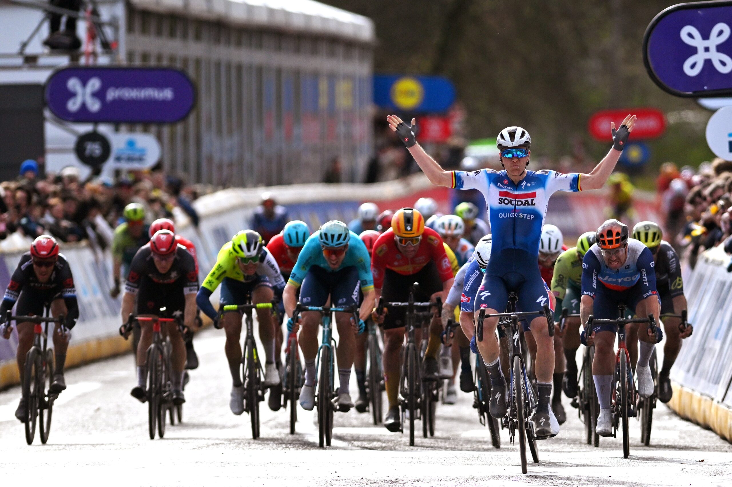 Тим Мерлир одержал великолепную победу на велогонке «Схелдепрейс»