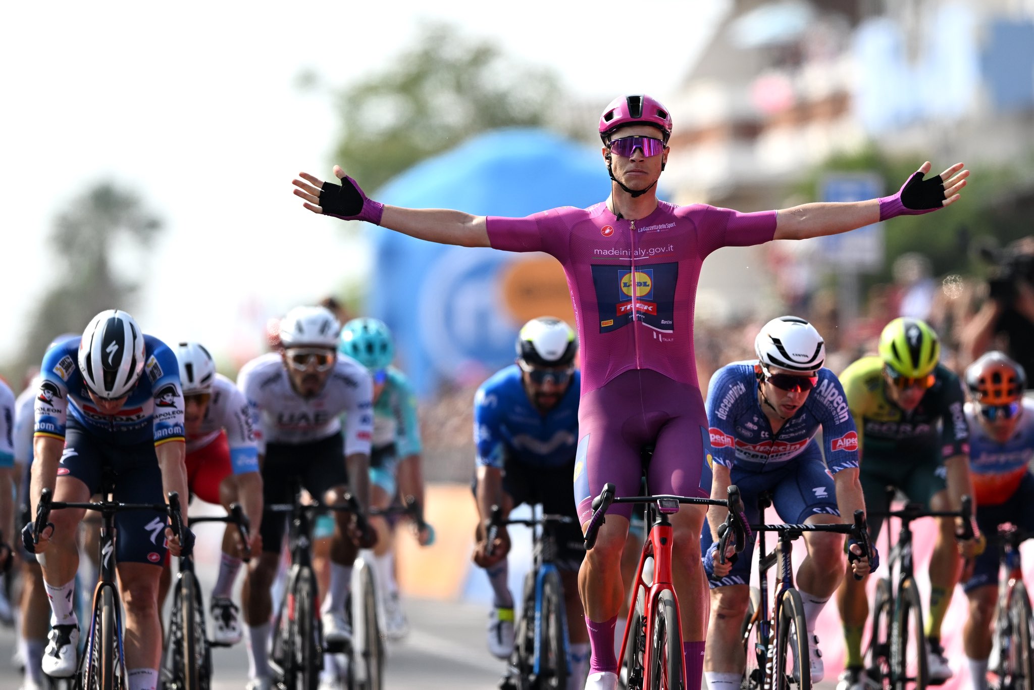 Джонатан Милан в великолепном стиле выиграл 11-й этап «Джиро д’Италии»