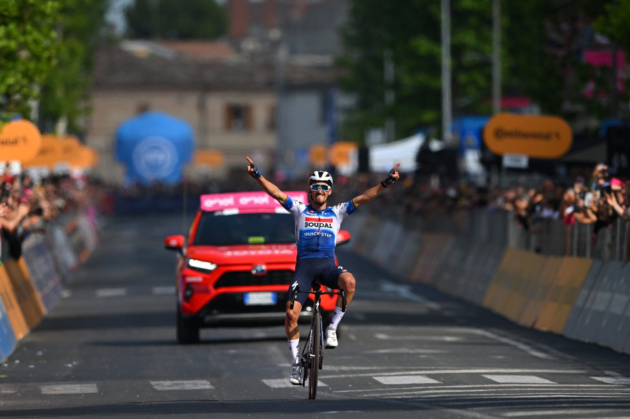 Жюлиан Алафилипп завоевал победу на 12-м этапе велогонки «Джиро д’Италия»