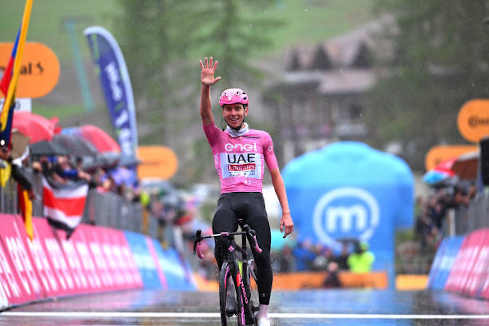 Тадей Погачар выиграл 16-й этап «Джиро д’Италии»