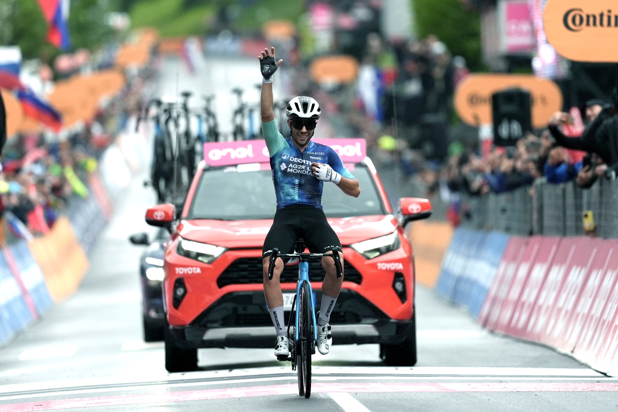 Андреа Вендраме выиграл 19-й этап «Джиро д’Италии»