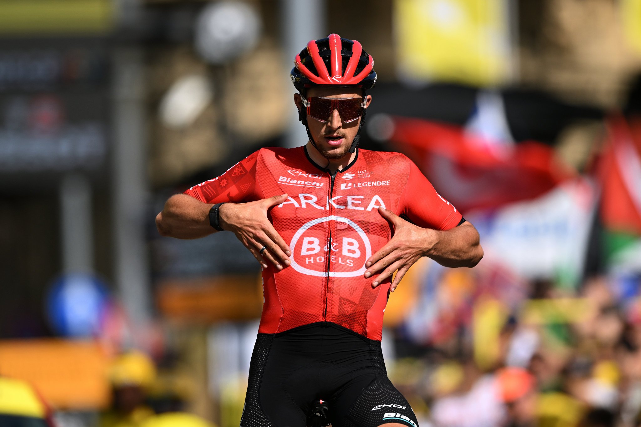Победу на втором этапе «Тур де Франс» завоевал Кевин Воклен