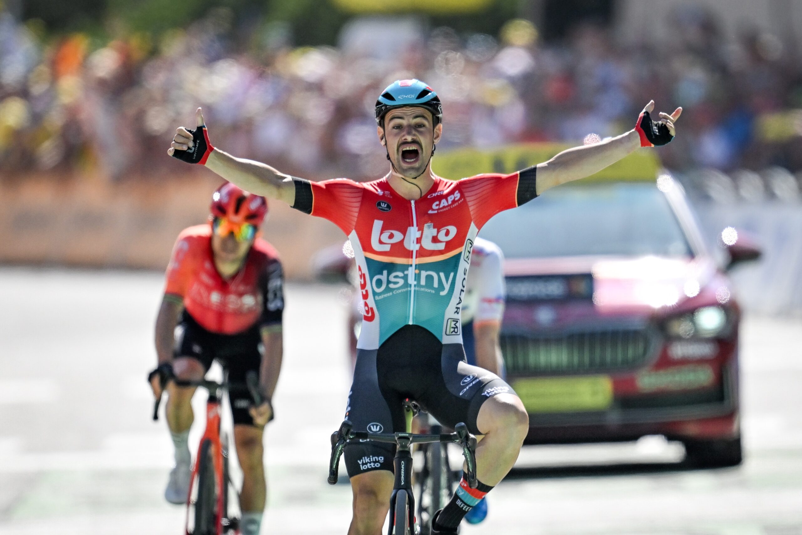 Виктор Кампенартс из команды Lotto Dstny одержал победу на 18-м этапе велогонки «Тур де Франс»