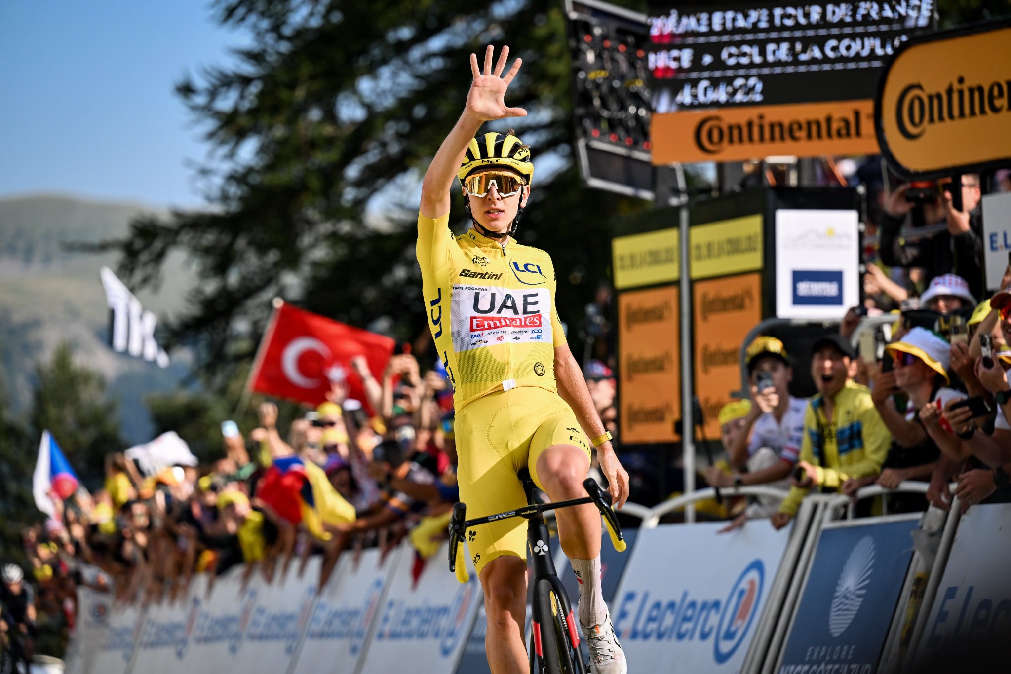 Тадей Погачар выиграл двадцатый этап велогонки «Тур де Франс»