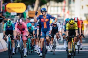 Каспер ван Уден выиграл первый спринтерский этап «Джиро д’Италии»