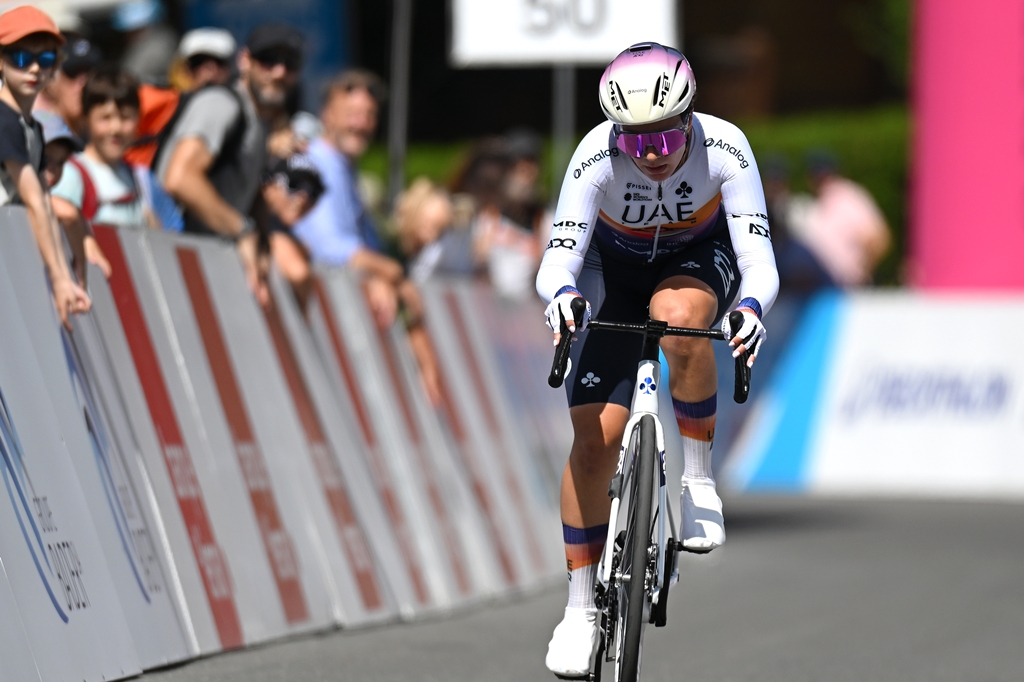 Паула Блази из UAE Team ADQ выиграла первый этап «Тура Романдии»