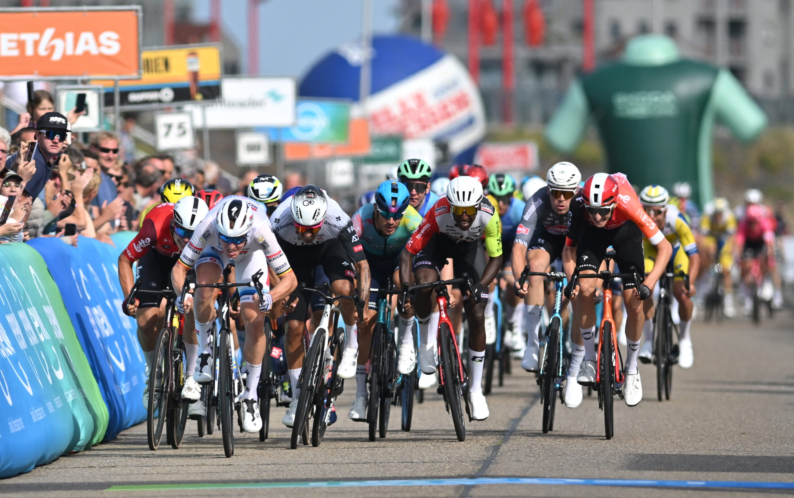 Тим Мерлир выиграл первый этап велогонки Renewi Tour