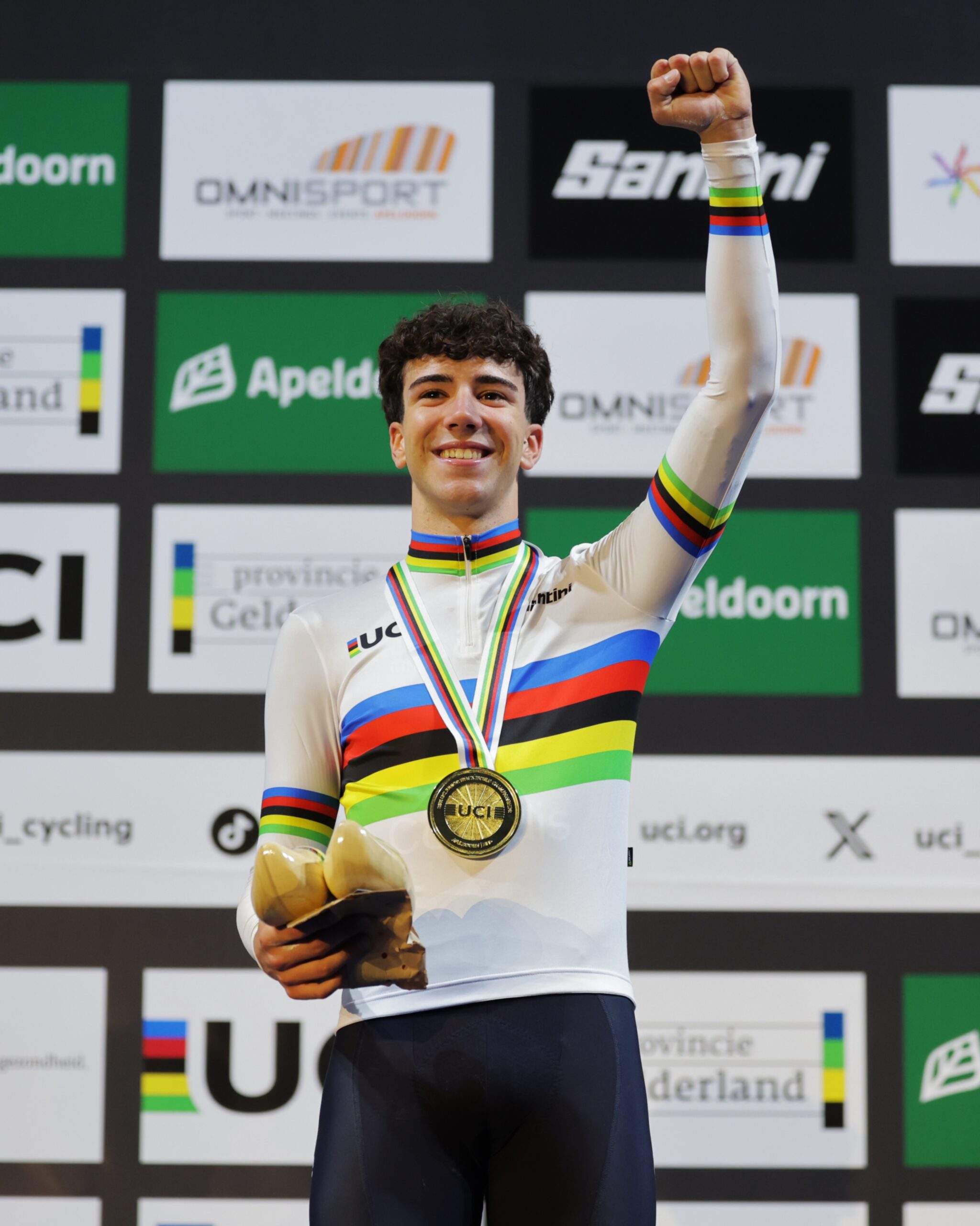 Белорусский гонщик Илья Слесаренко завоевал бронзу на чемпионате мира трековому велоспорту среди юниоров