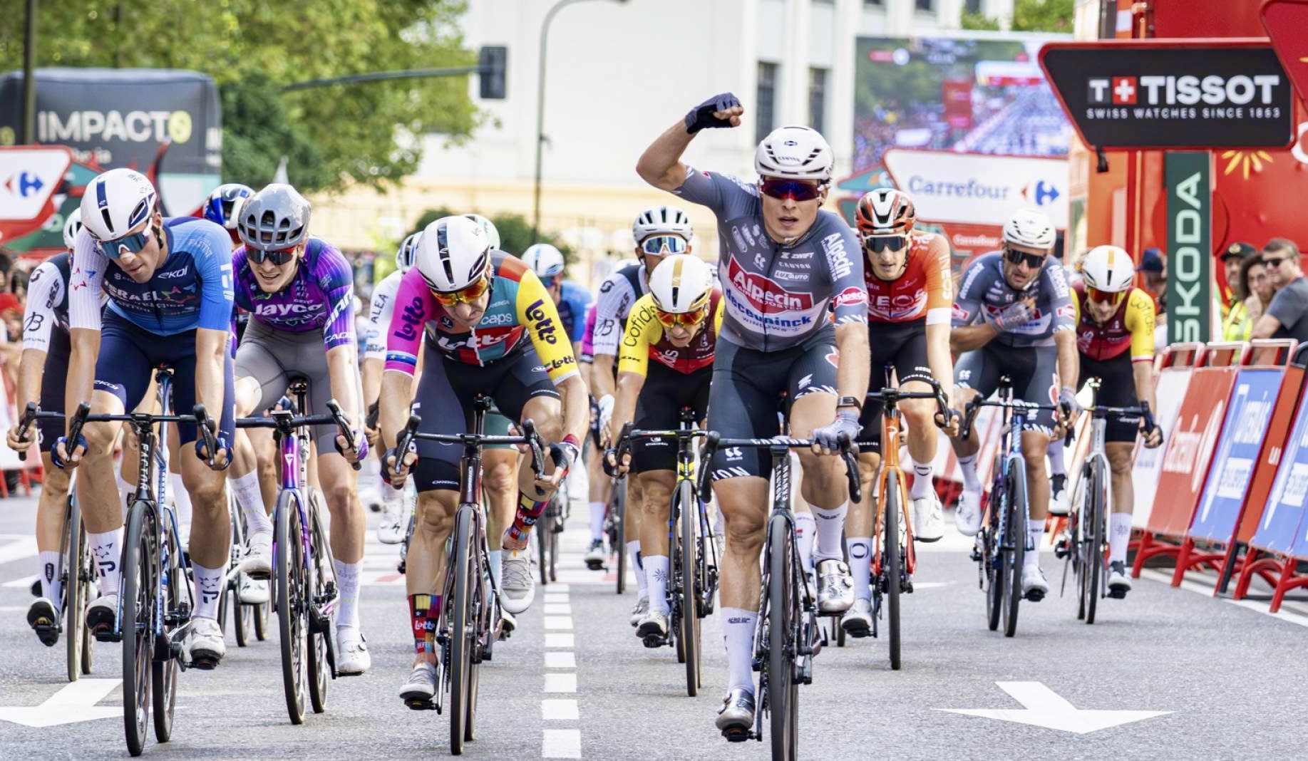 Спринтерская драма на восьмом этапе «Вуэльты Испании»: Филипсен против Вивиани