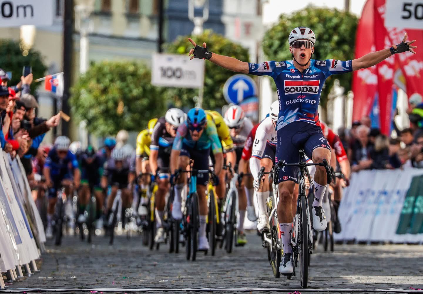 Поль Манье блистает на «Туре Словакии», выиграв спринт на первом этапе