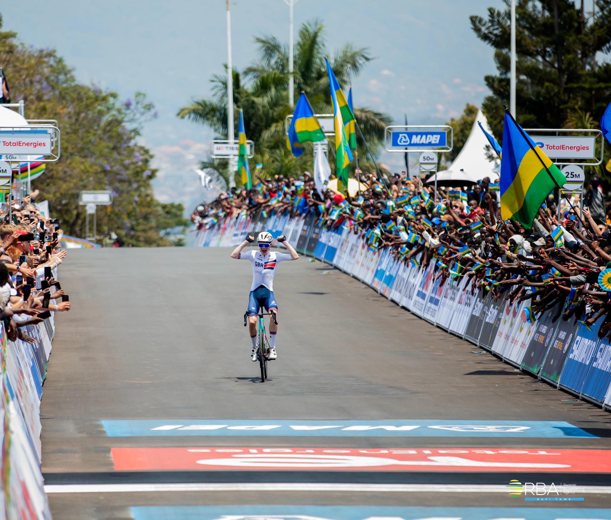 Гарри Хадсон — чемпион мира по велоспорту среди юниоров после дерзкой сольной атаки