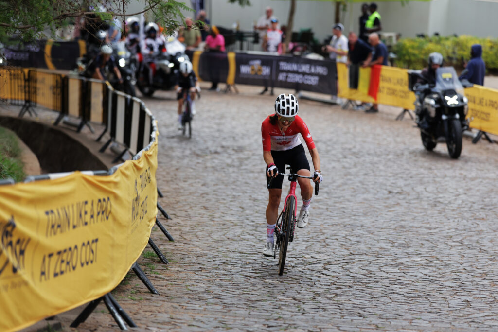 За 2 километра до финиша Магделейн Вальер бросилась в атаку, которая принесла ей радужную майку чемпионки мира по велоспорту