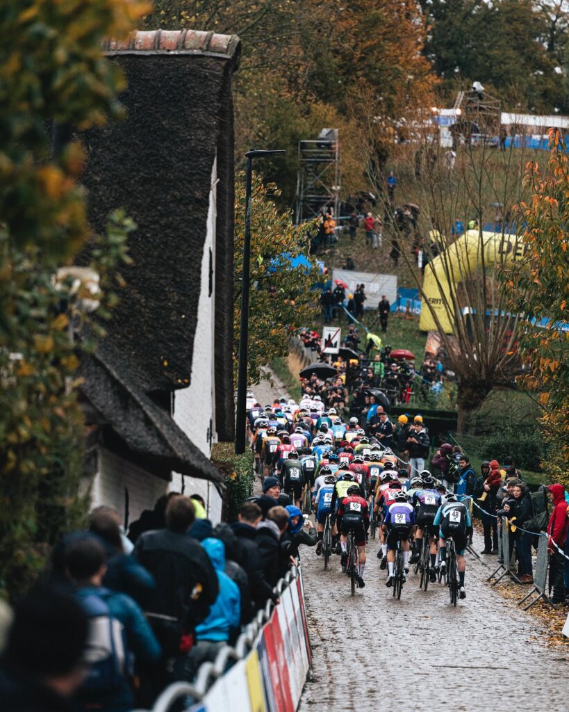 Baloiseglowilions 20251101 212504 3168707736