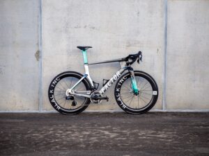 Велосипед Factor One. Фото: Джош Крокстон