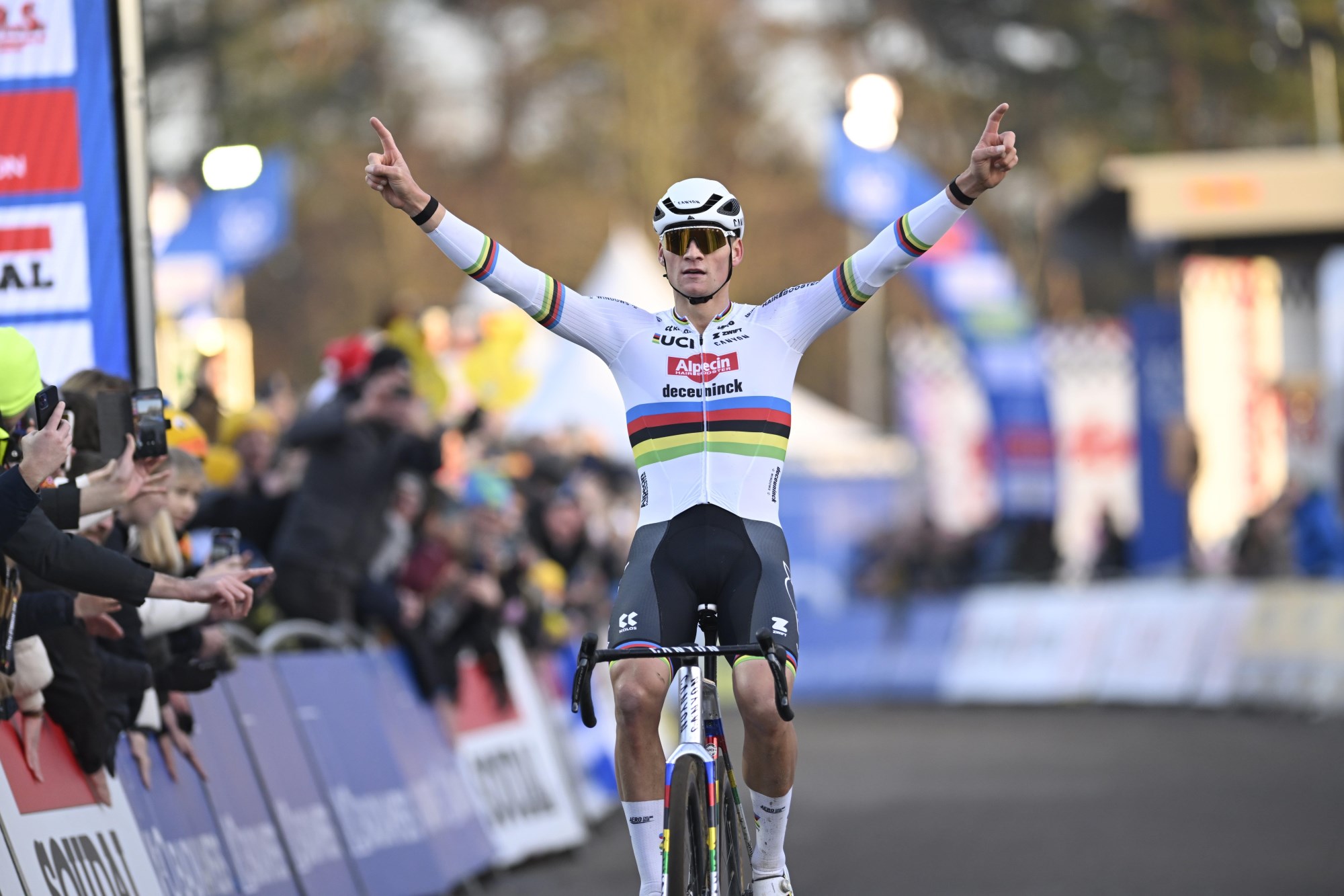 Матье ван дер Пул разделался с ван Артом и Нисом на гонке в Хофстаде