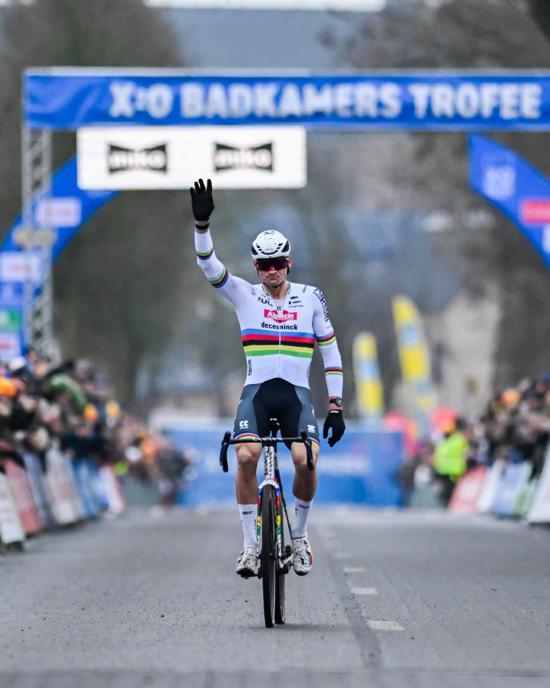 Матье ван дер Пул одержал убедительную победу в Лёнхауте