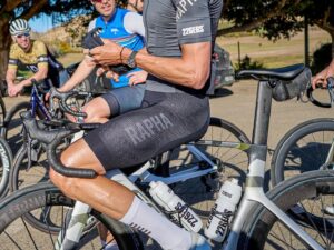 Современная велоспорта — сплав современных тканей и технологий их обработки, а поэтому за ними нужен бережный уход