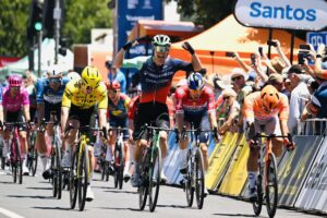 Тобиас Лунд Андресен на финише первого этапа Tour Down Under — 2026