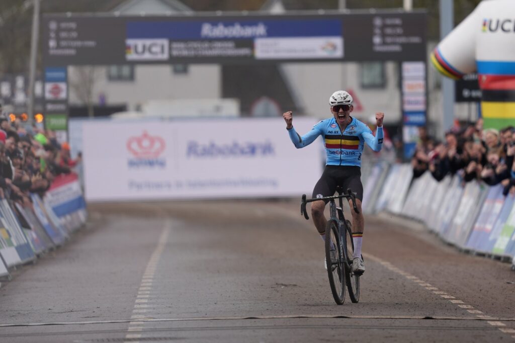 Аарон Докс Аарон Докс