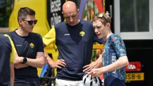 Матье Хейбур (в центре) и Йонас Вингегор.