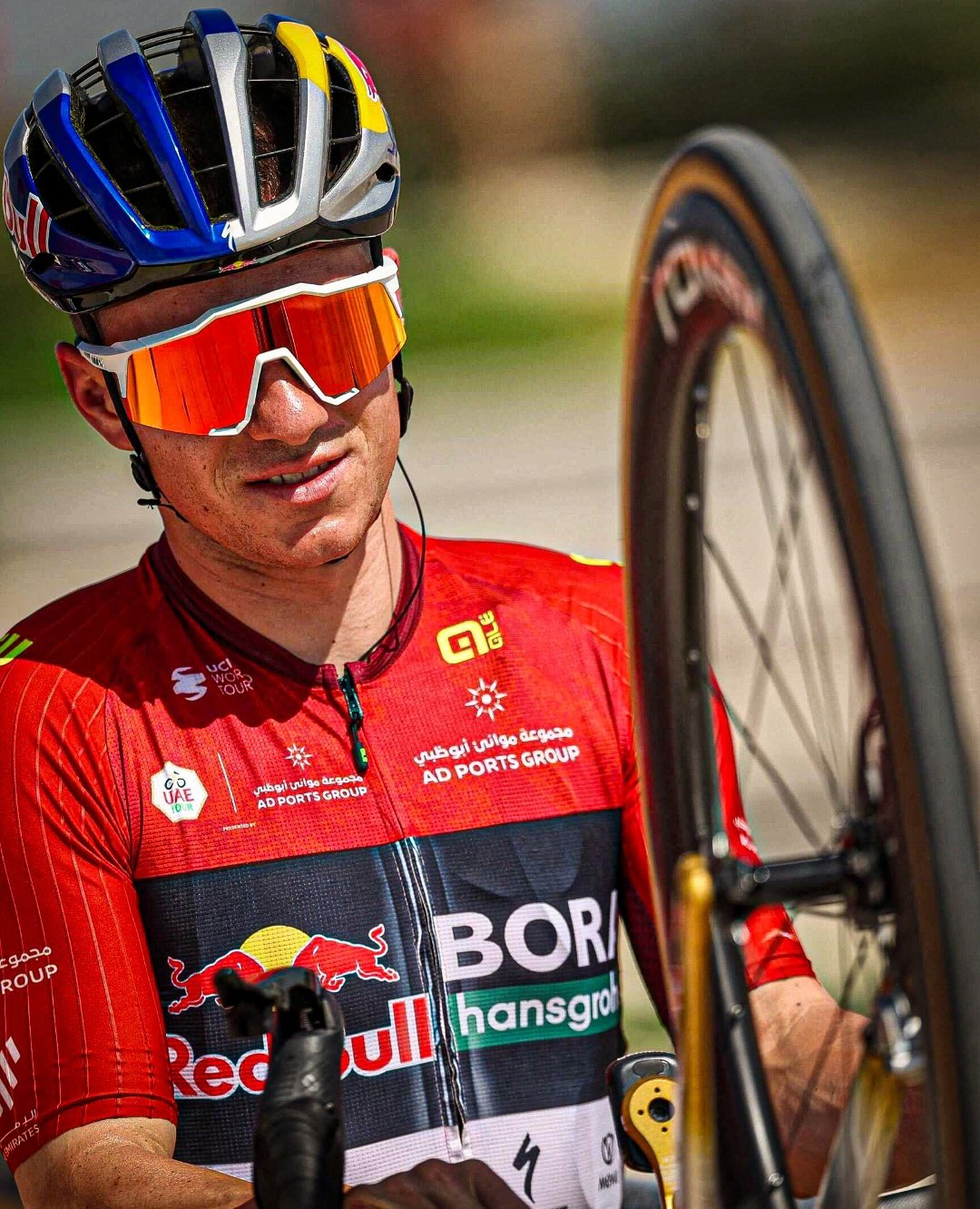 Эвенпул признал ошибки на третьем этапе Тура ОАЭ: самонадеянность, судороги и 68 зубьев