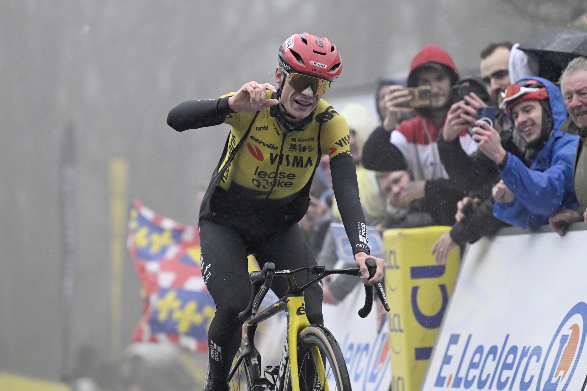 Вингегор выиграл этап и&nbsp;захватил лидерство на&nbsp;&laquo;Париж &mdash; Ницца&raquo; после кошмарного дня для конкурентов