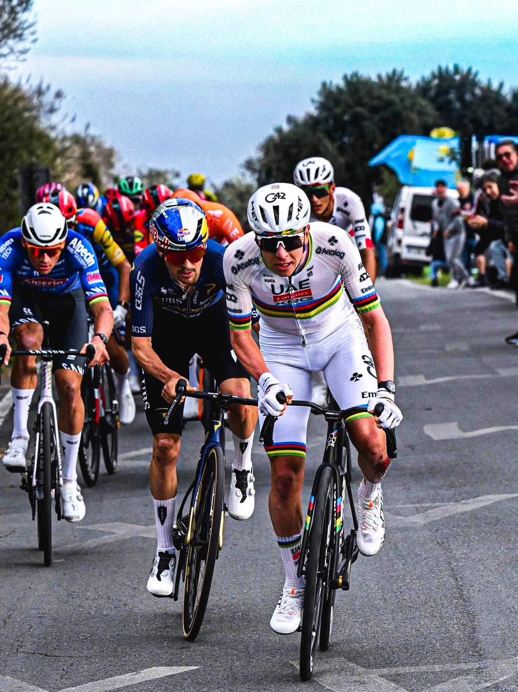 Матье ван дер Пул, Том Пидкок и Тадей Погачар Матье ван дер Пул, Том Пидкок и Тадей Погачар