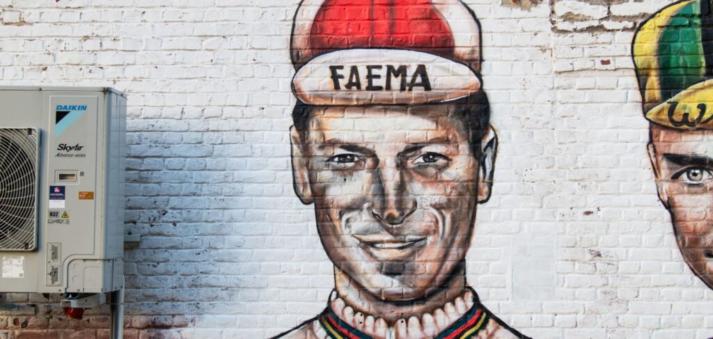 Граффити в память о Рике ван Лое.