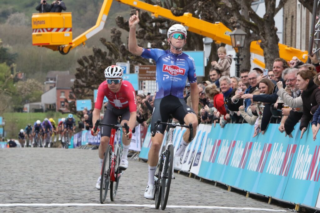 Тибор Дель Гроссо и Мауро Шмид на финише NXT Classic 2026 года