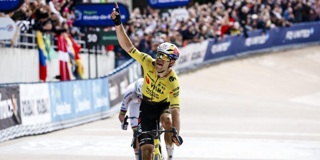 Ваут ван Арт и Тадей Погачар на финише Париж — Рубе 2026 года