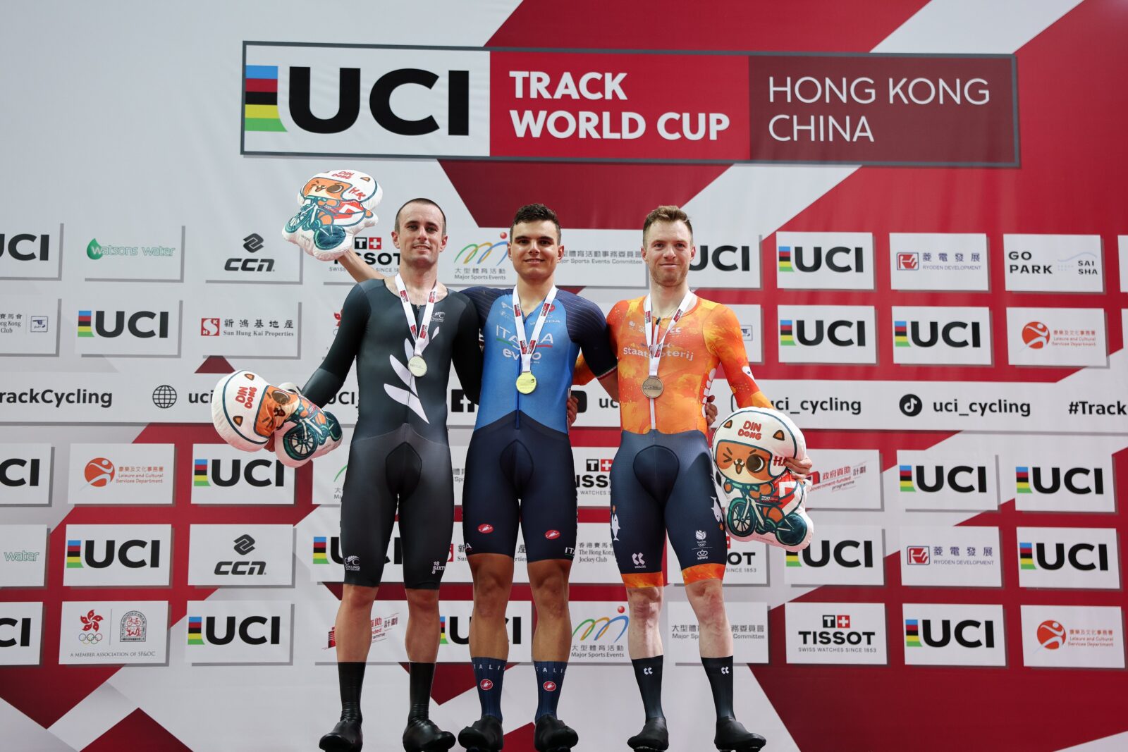 Томас Секстон, Маттео Фиорин и Йори Хавик на подиуме после гонки на выбывание