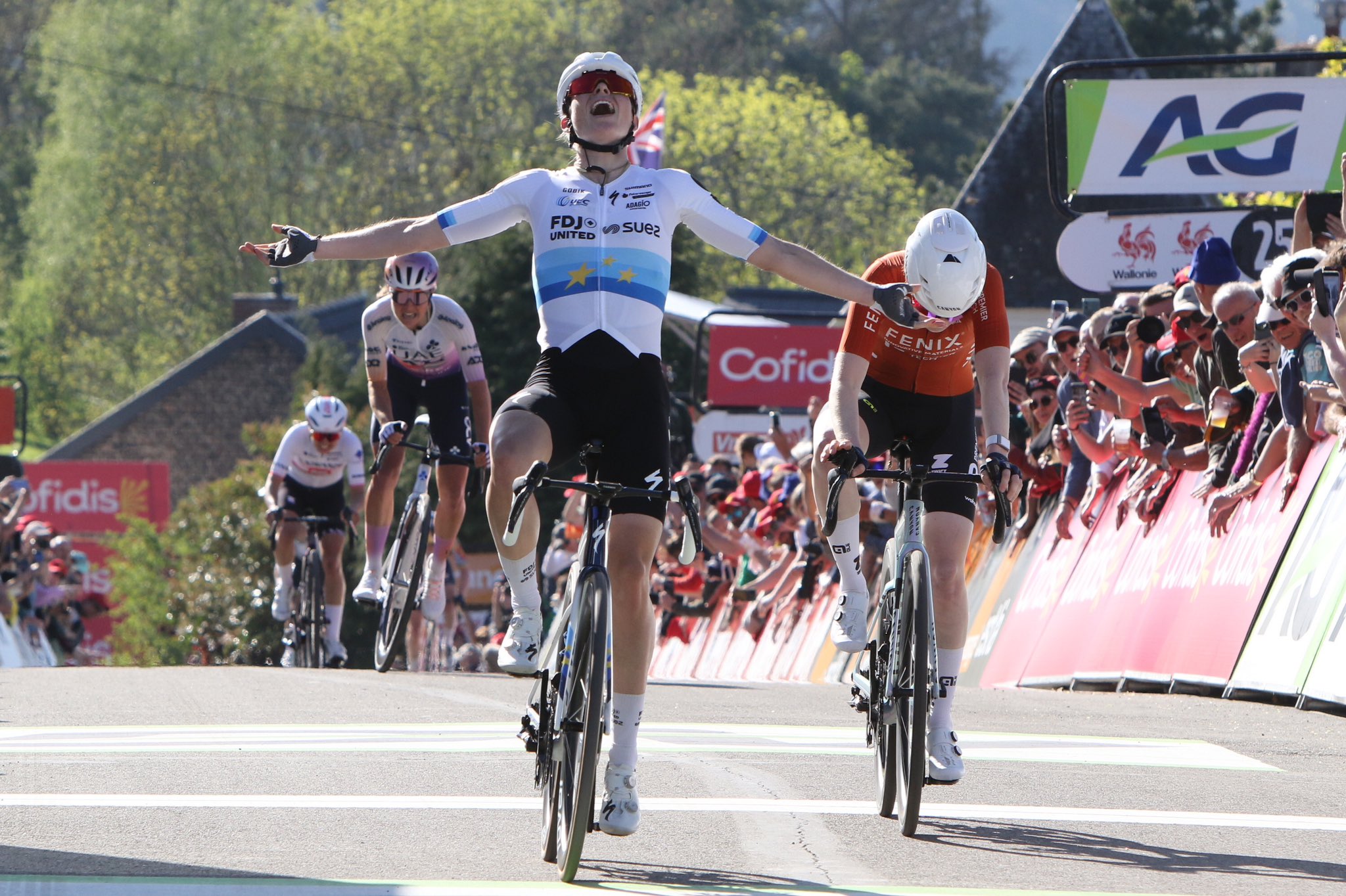 Деми Воллеринг выиграла Fl&egrave;che Wallonne, с&nbsp;трудом сдержав финишный рывок Пак Питерсе