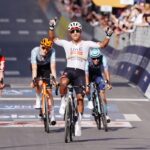 Джонатан Нарваес на финише четвёртого этапа Джиро д'Италии 2026 года