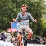 Артём Шмидт на финише Классики Дюнкерка 2026 года
