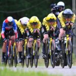 Команда Visma | Lease a bike во время третьего этапа Тура Овернь — Рона — Альпы 2026 года
