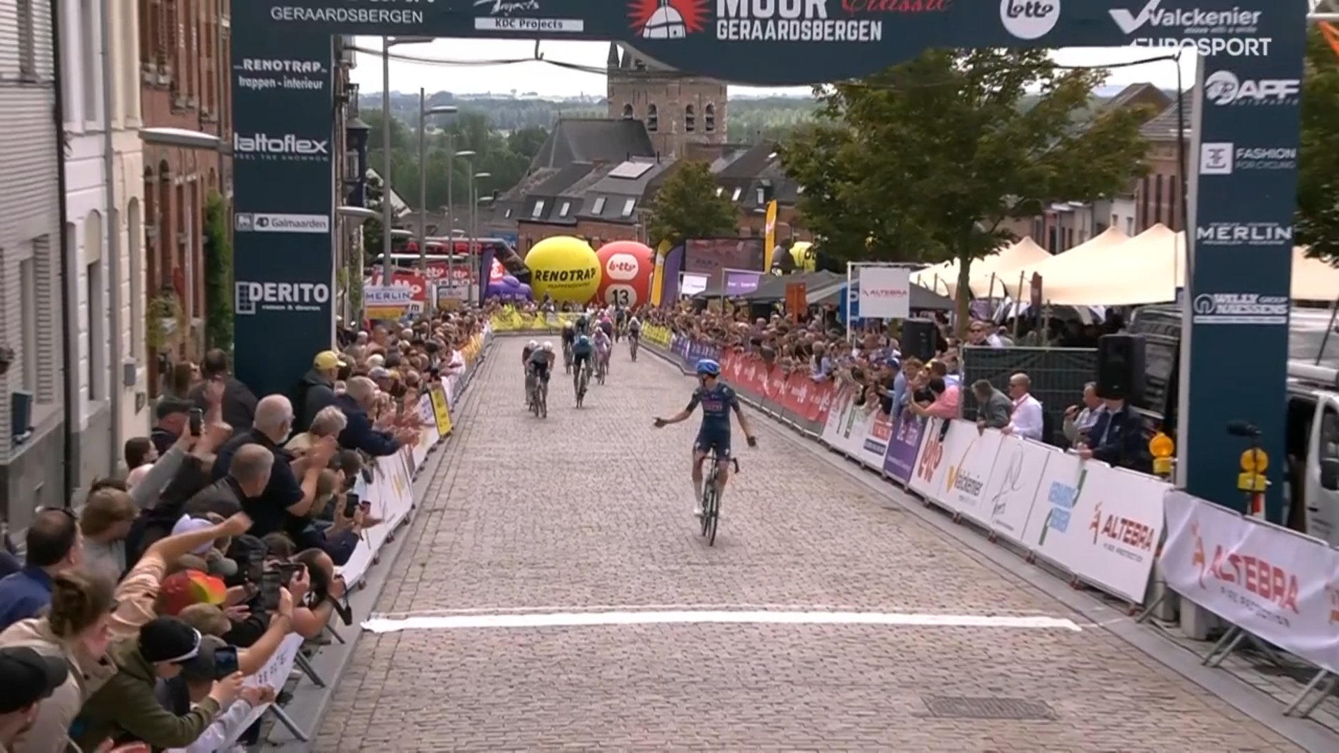 Поль Манье выиграл Muur Classic Geraardsbergen