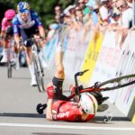 Лиам Слок упал на финише GP Gippingen 2026 года